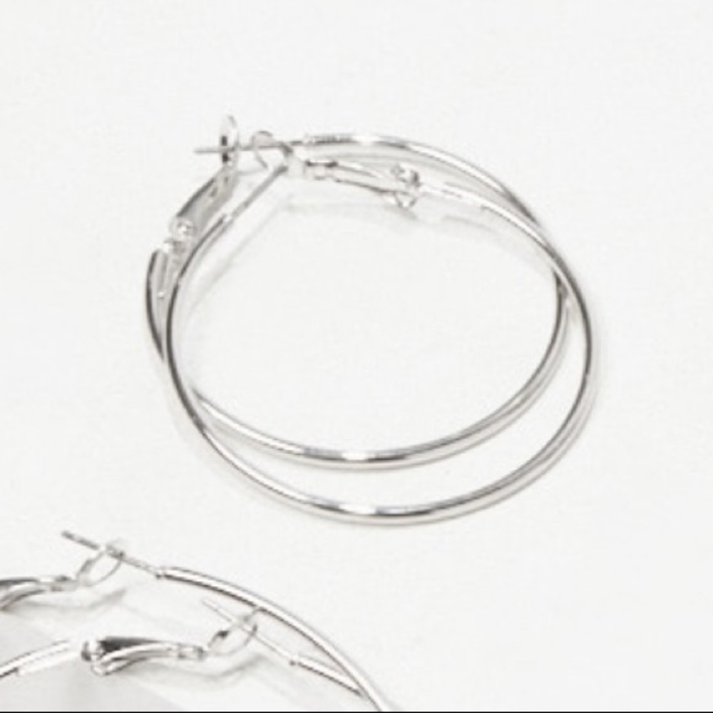 1 Inch Lightweight Boho Glam Chic Versatile Silver Hoop Earrings - New - Picture 2 of 3